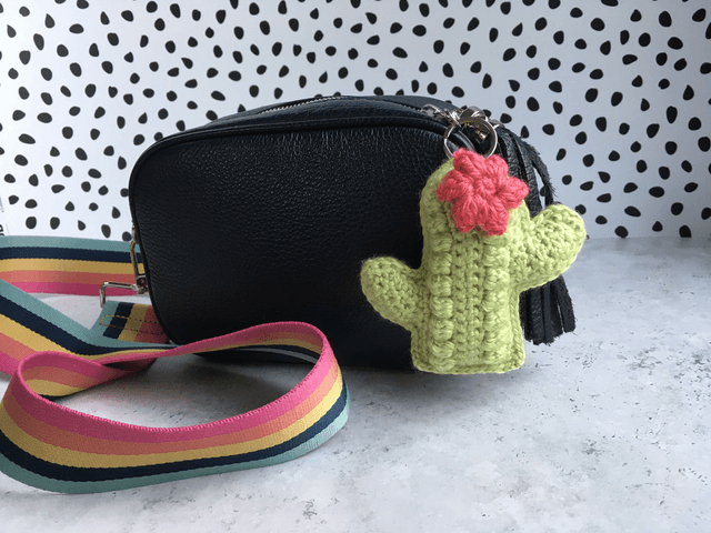 Cactus key ring (acrylic yarn)