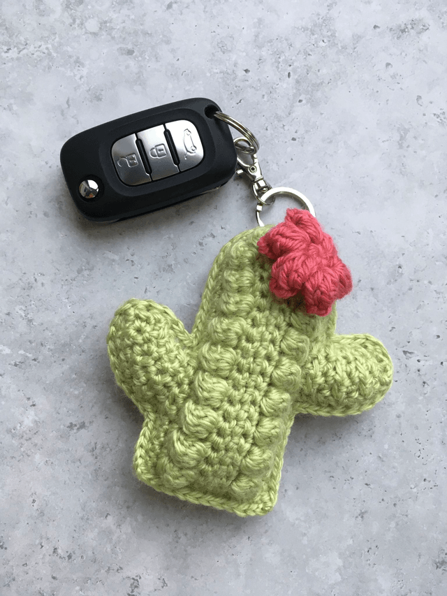 Cactus key ring (acrylic yarn)