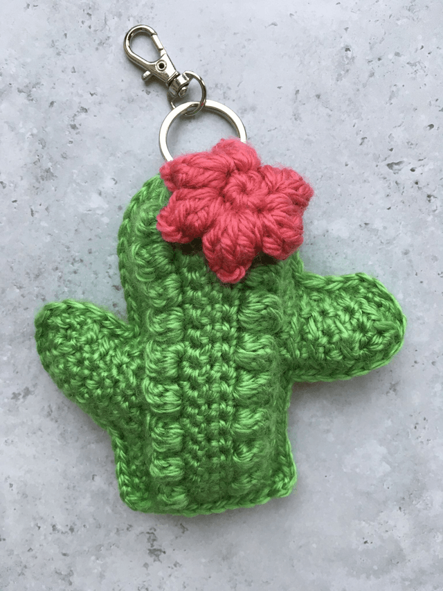 Cactus key ring (acrylic yarn)
