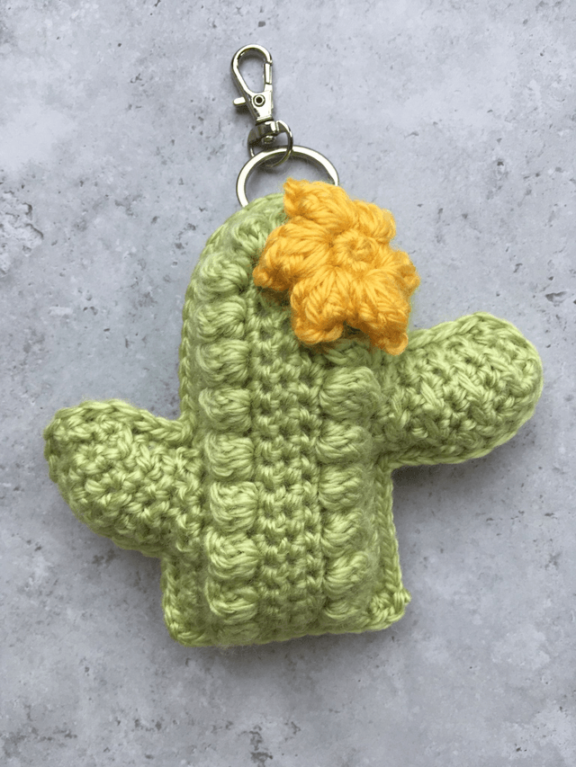 Cactus key ring (acrylic yarn)