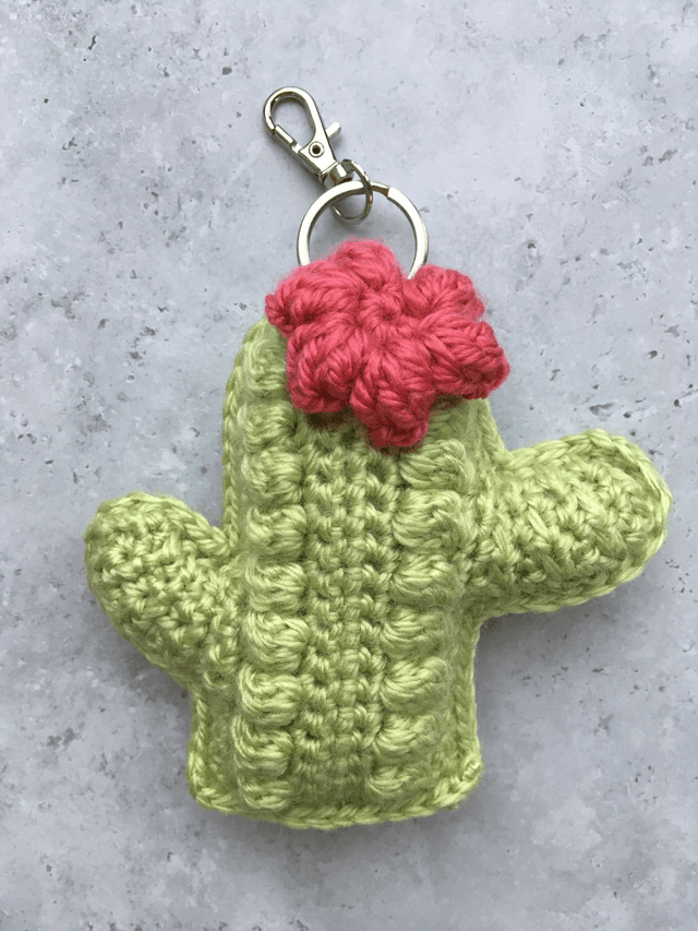 Cactus key ring (acrylic yarn)